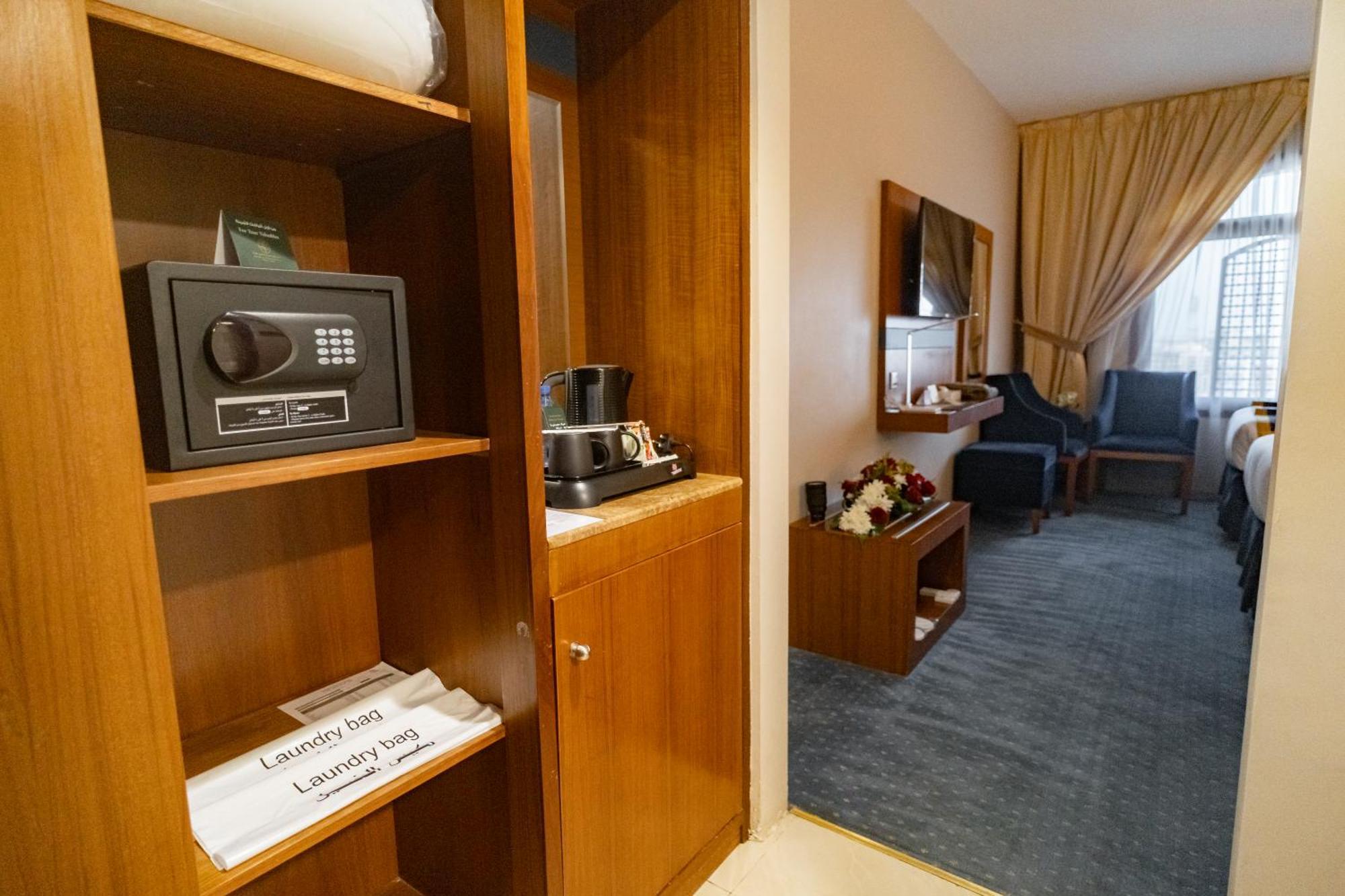 Emaar Elite Al Madina Hotel Медина Екстериор снимка