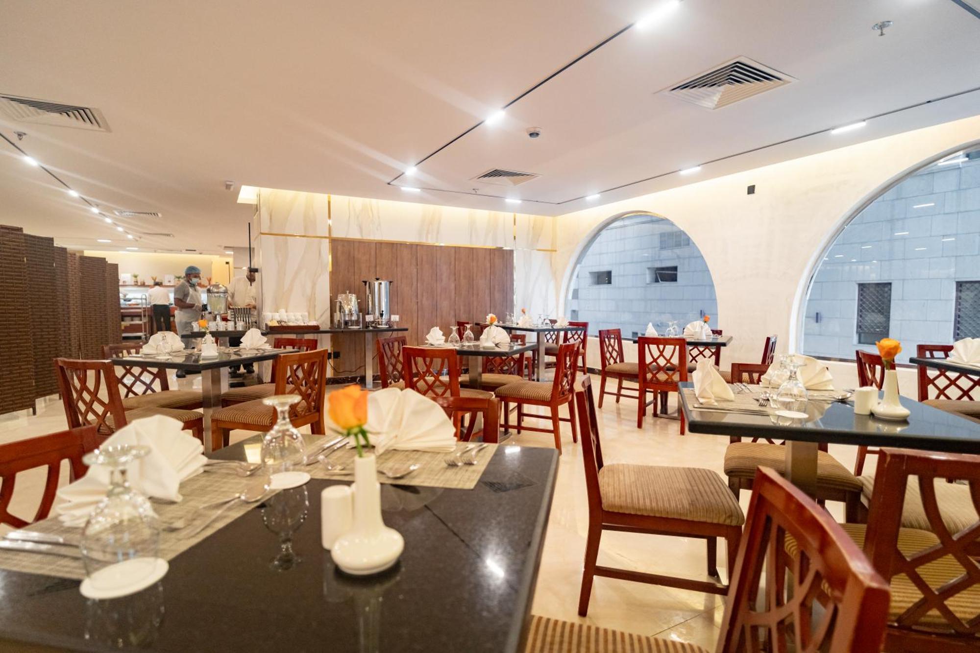 Emaar Elite Al Madina Hotel Медина Екстериор снимка